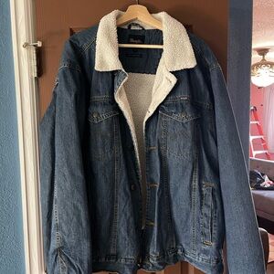 Wrangler Men's Denim Jacket with Sherpa Collar